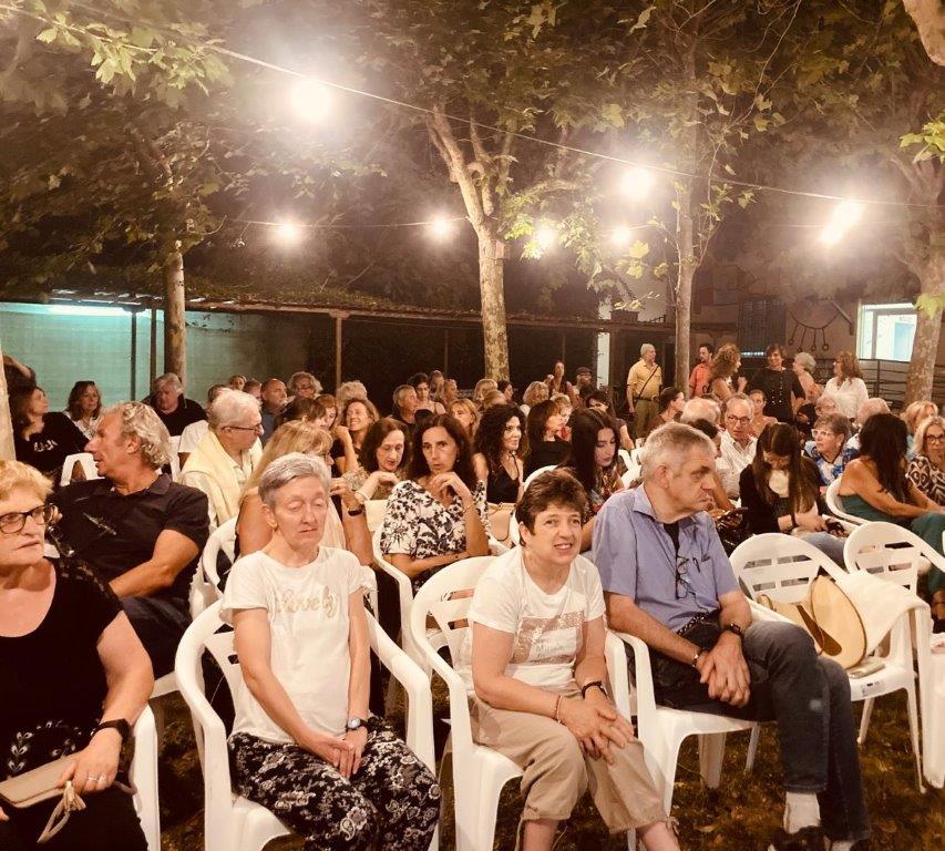 Sotto le luci tra i platani